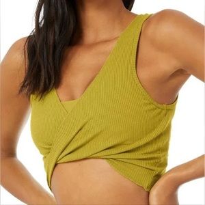 Alo Yoga SWIRL TANK - CHARTREUSE × 1
Chartreuse / XS
